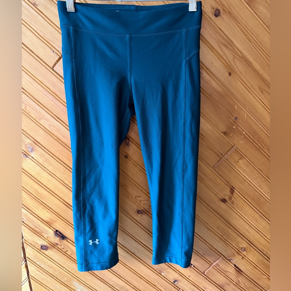 UA turquoise compression capri leggings small